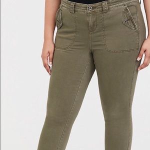 CROP TWILL MILITARY PANT - OLIVE GREEN